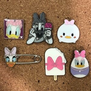 Official Disney Trading Pins- Daisy Duck
